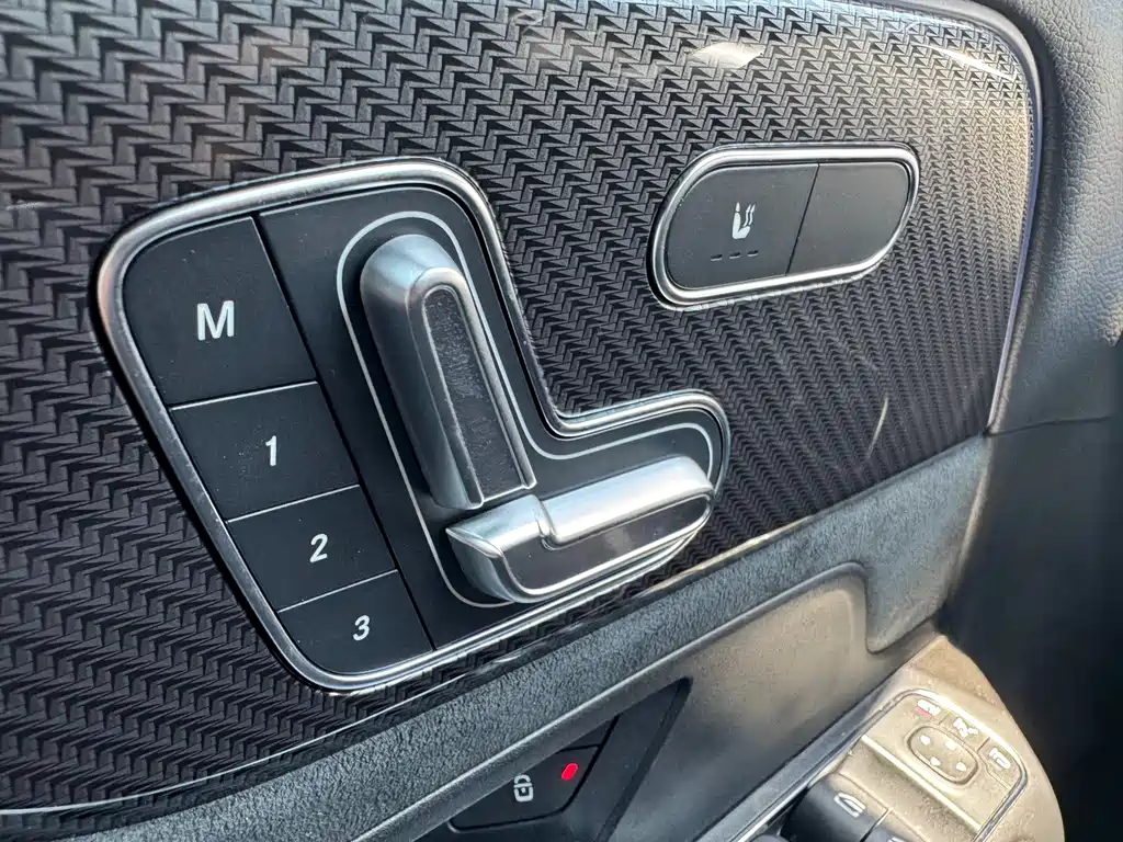 Mercedes-Benz GLB AMG 2025 — фото 7