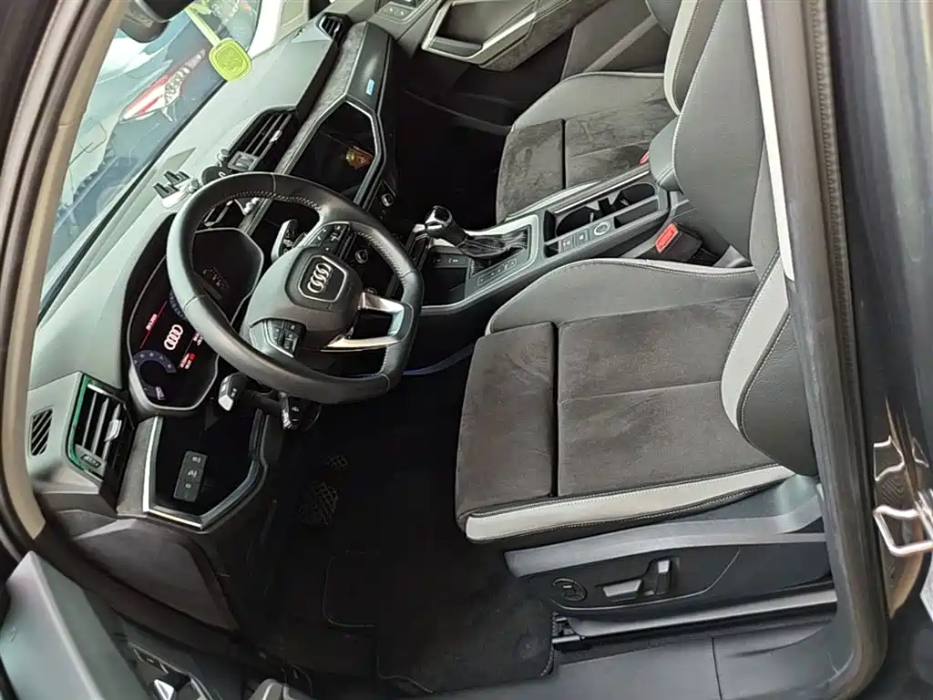 Audi Q3 2020 — фото 15