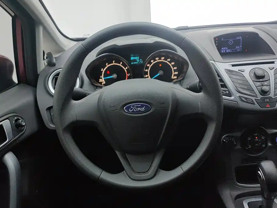 Ford Fiesta 2013 — фото 15