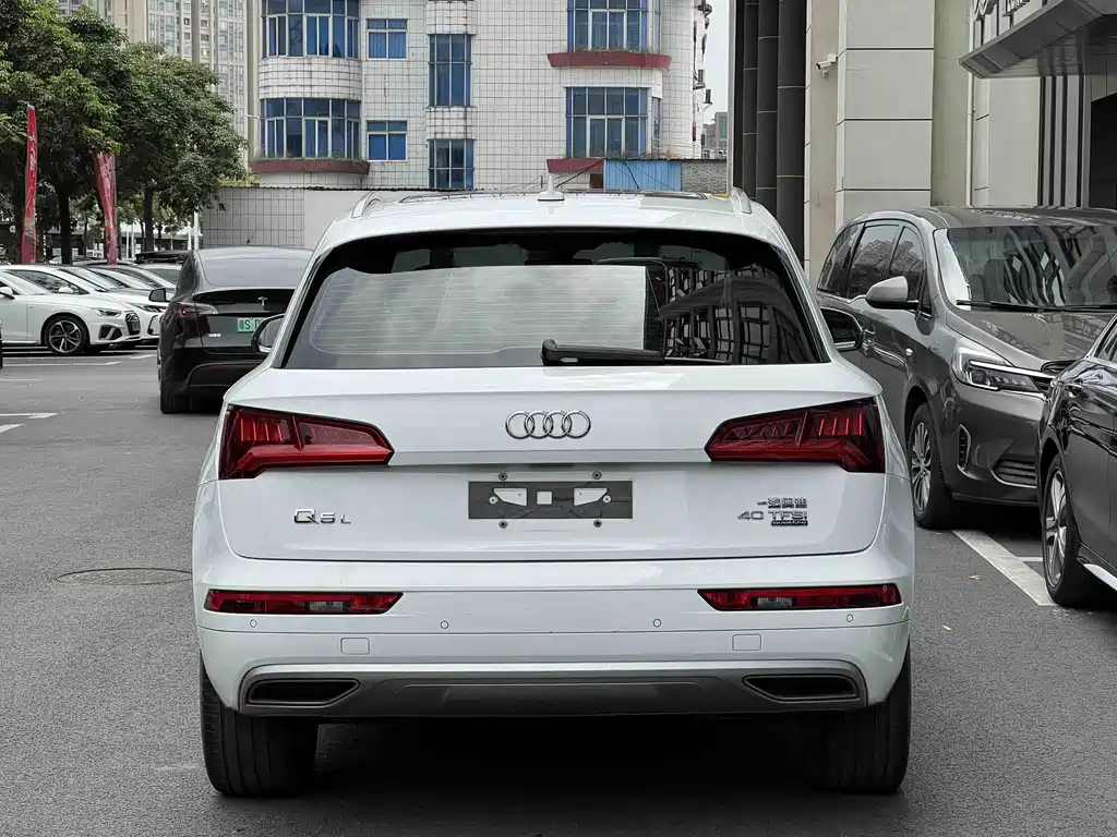 Audi Q5L 2021 — фото 8