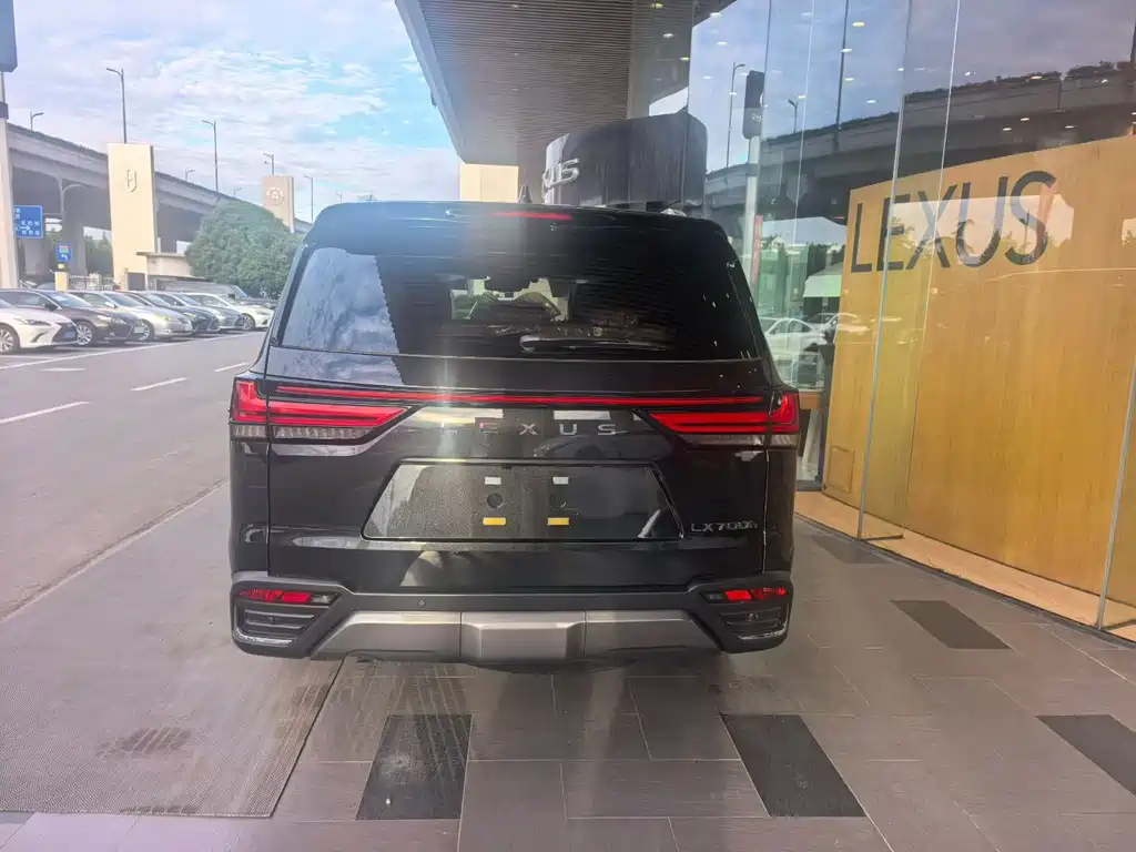 Lexus LX — фото 7