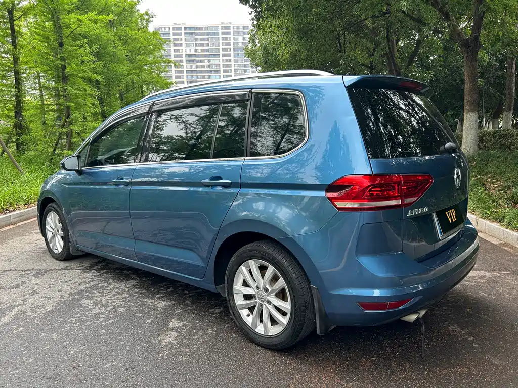 Volkswagen Touran 2017 — фото 5