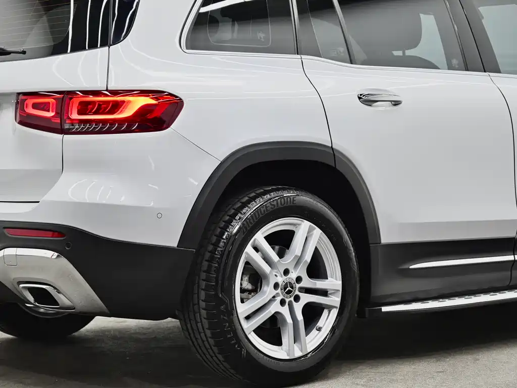 Mercedes-Benz GLB 2023 — фото 33