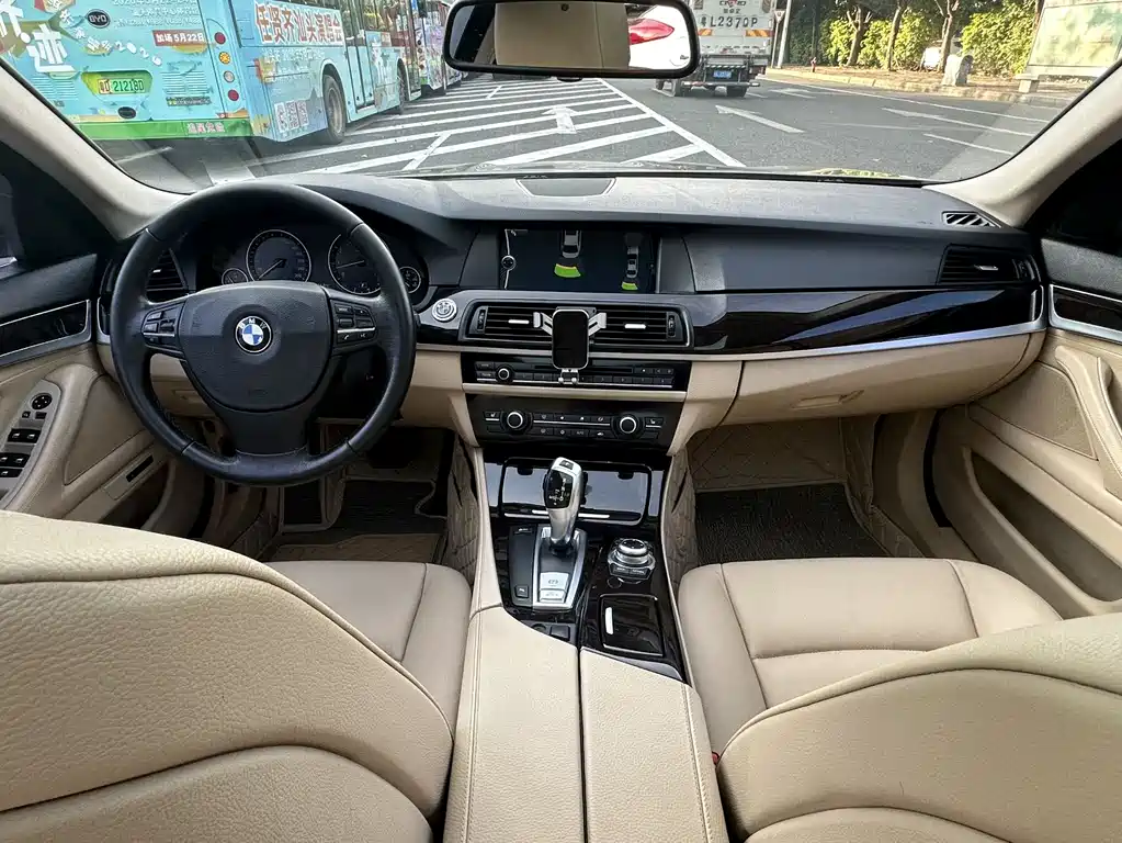 BMW 5 Series 2012 — фото 8