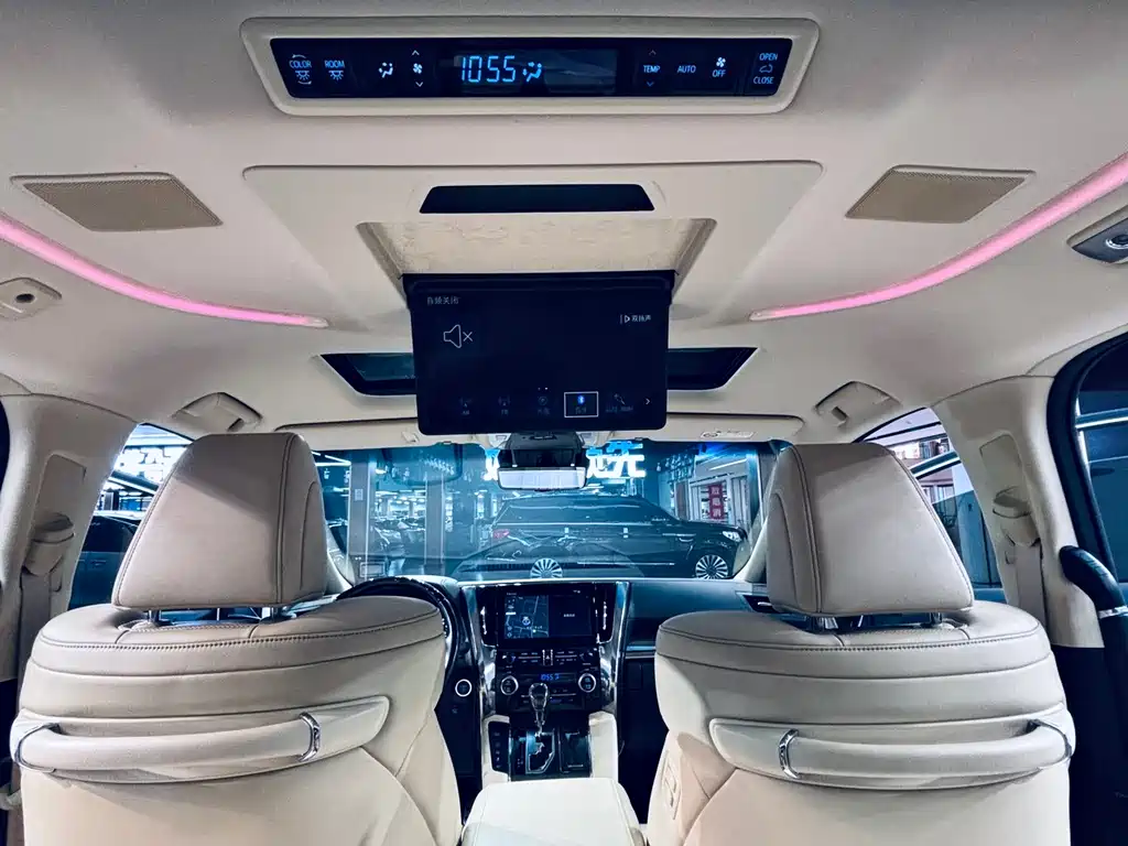 Toyota Alphard 2021 — фото 10