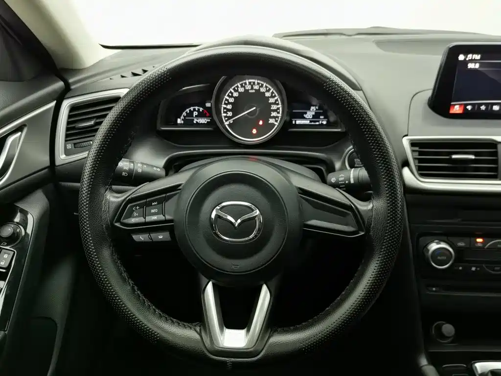 Mazda 3 Axela 2017 — фото 11