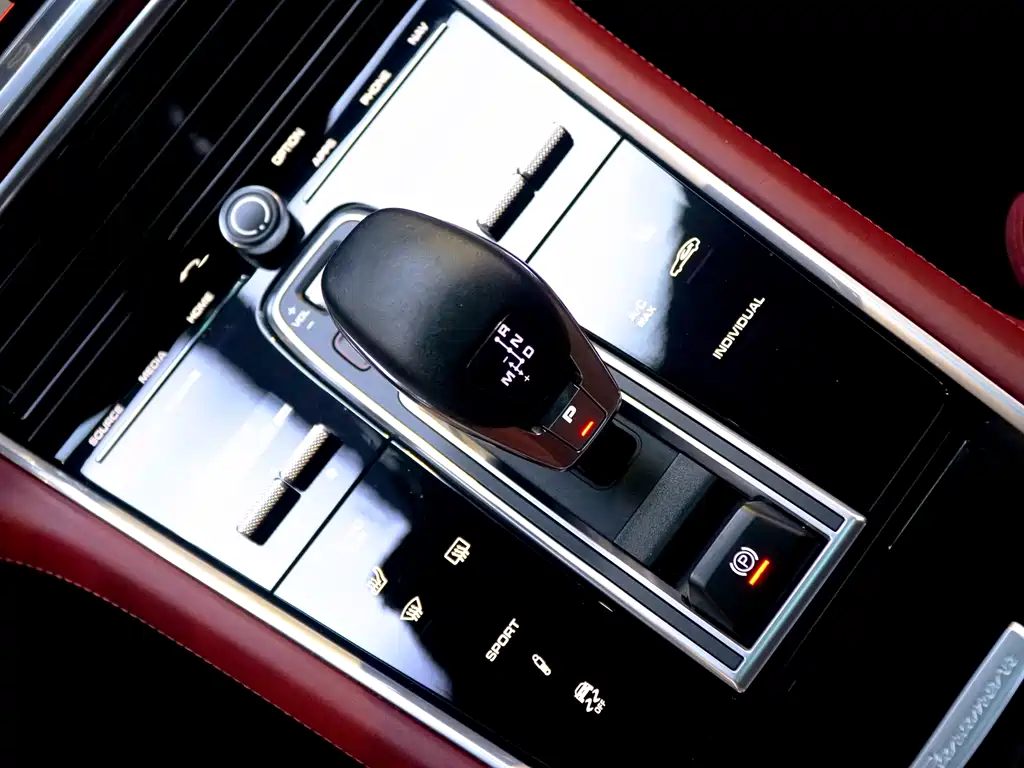 Porsche Panamera 2019 — фото 17