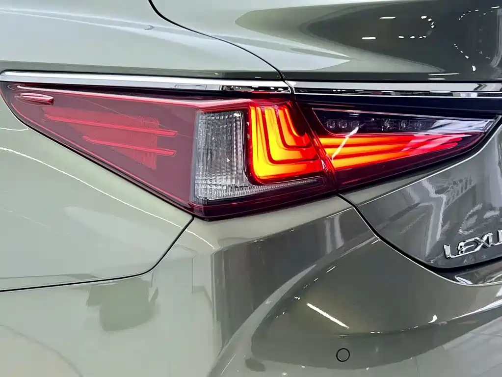 Lexus ES 2021 — фото 15