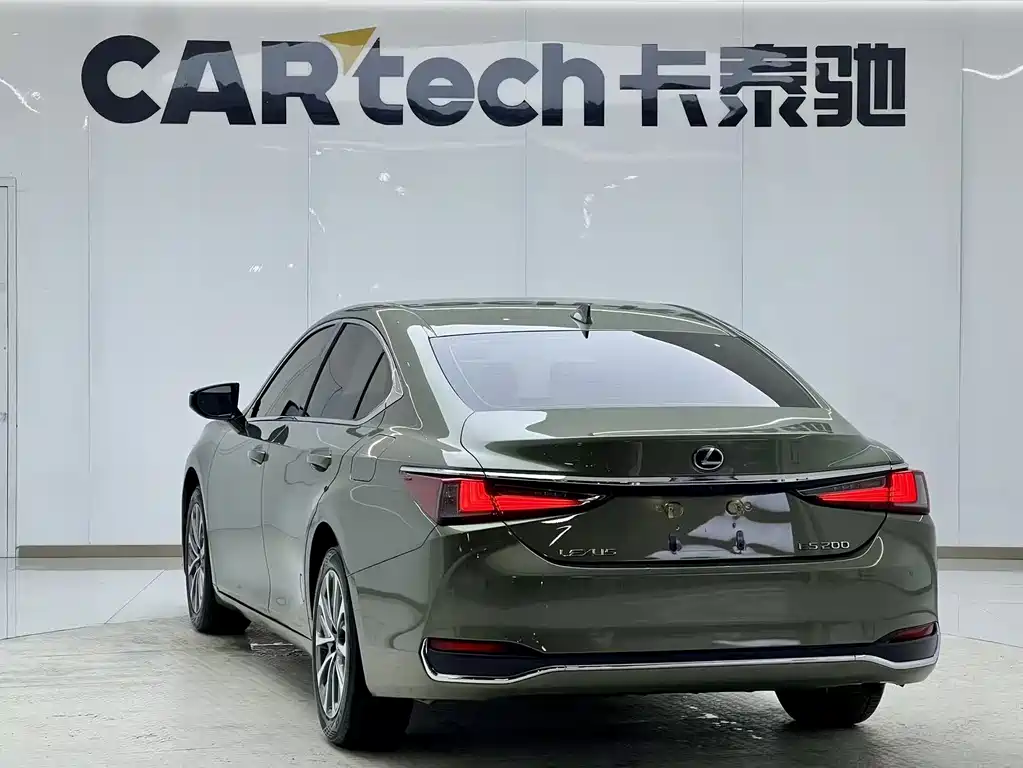 Lexus ES 2021 — фото 18