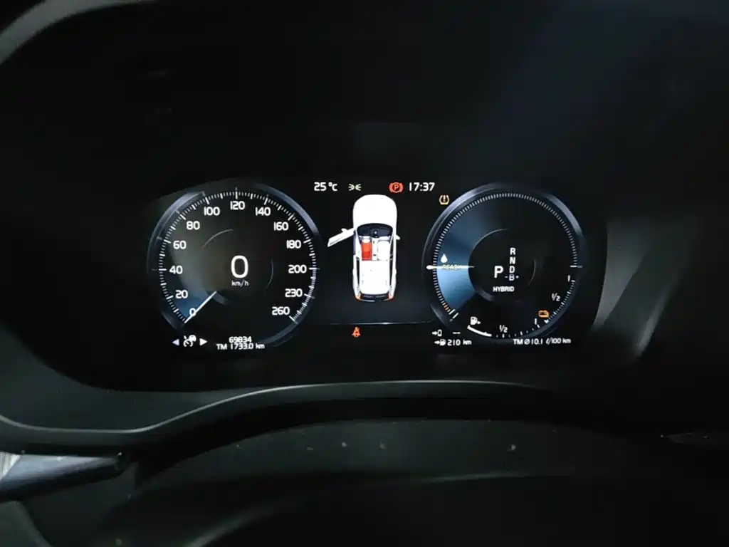 Volvo XC60 PHEV 2020 — фото 12