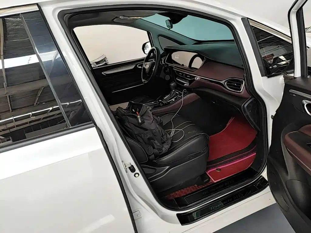 GAC Motor Trumpchi M6 2023 — фото 11