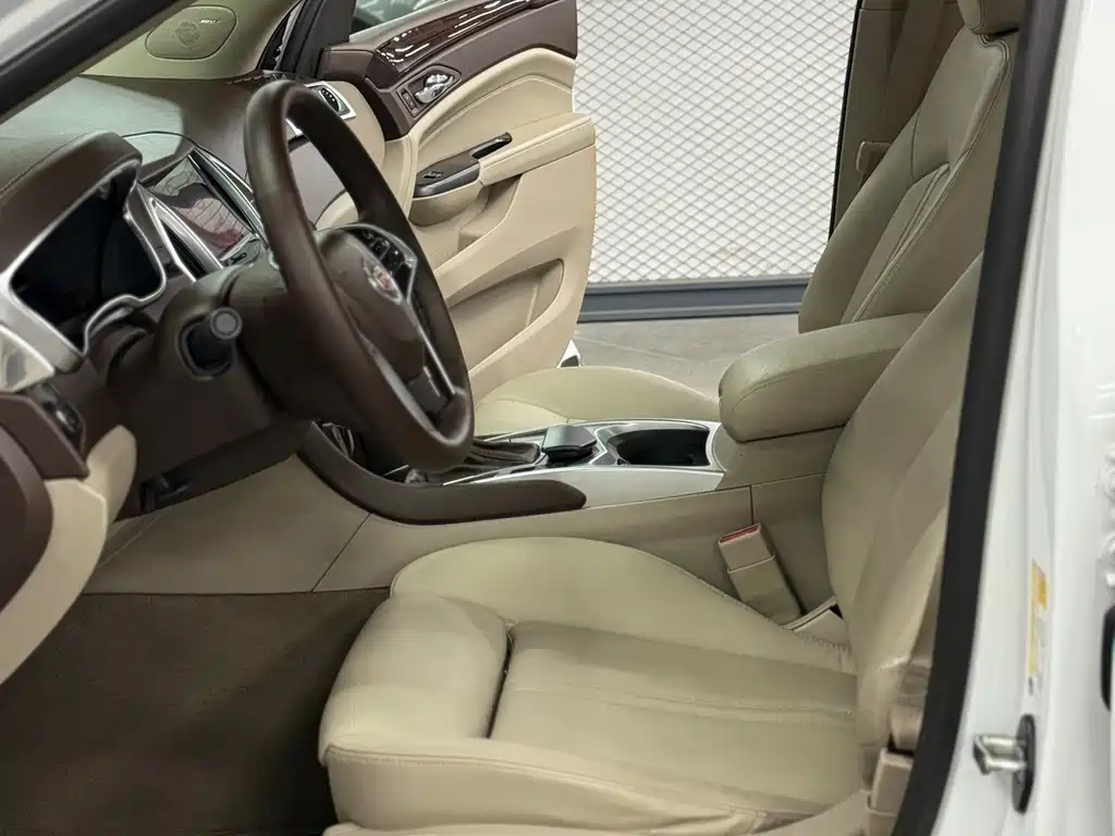 Cadillac SRX 2015 — фото 9