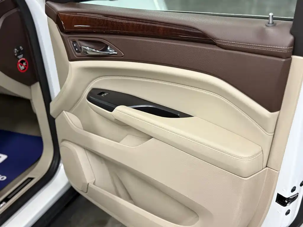 Cadillac SRX 2015 — фото 16
