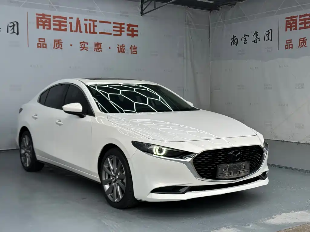 Mazda 3 Axela 2022 — фото 3