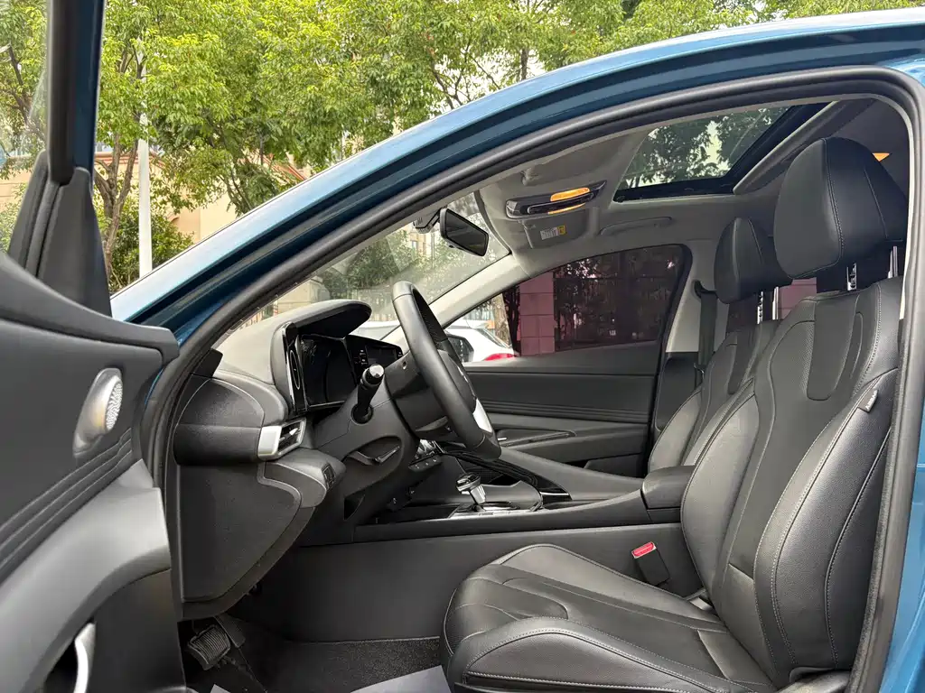Hyundai Elantra 2024