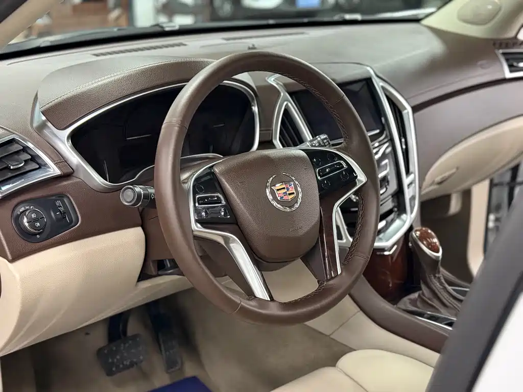 Cadillac SRX 2015 — фото 8