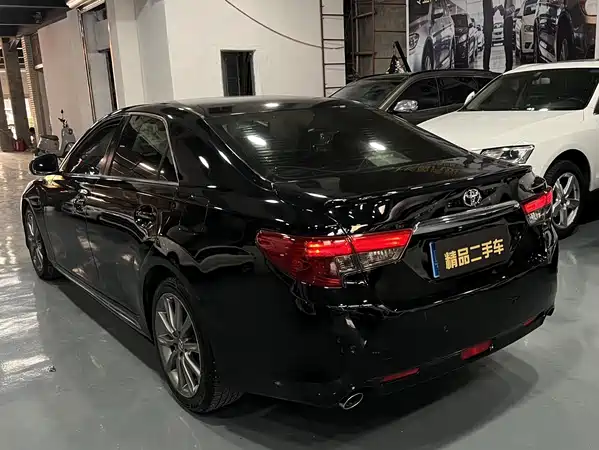 Toyota Reiz 2015