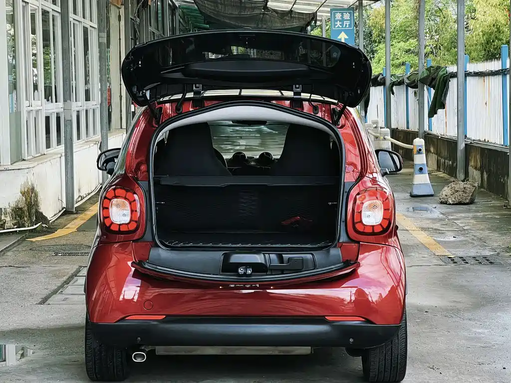 smart Fortwo 2018 — фото 16