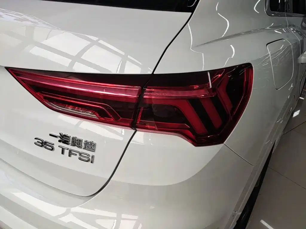 Audi Q3 2021 — фото 8