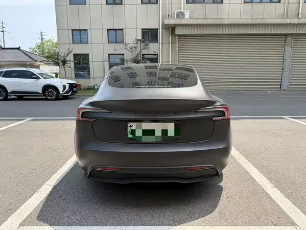 Tesla Model 3 2025