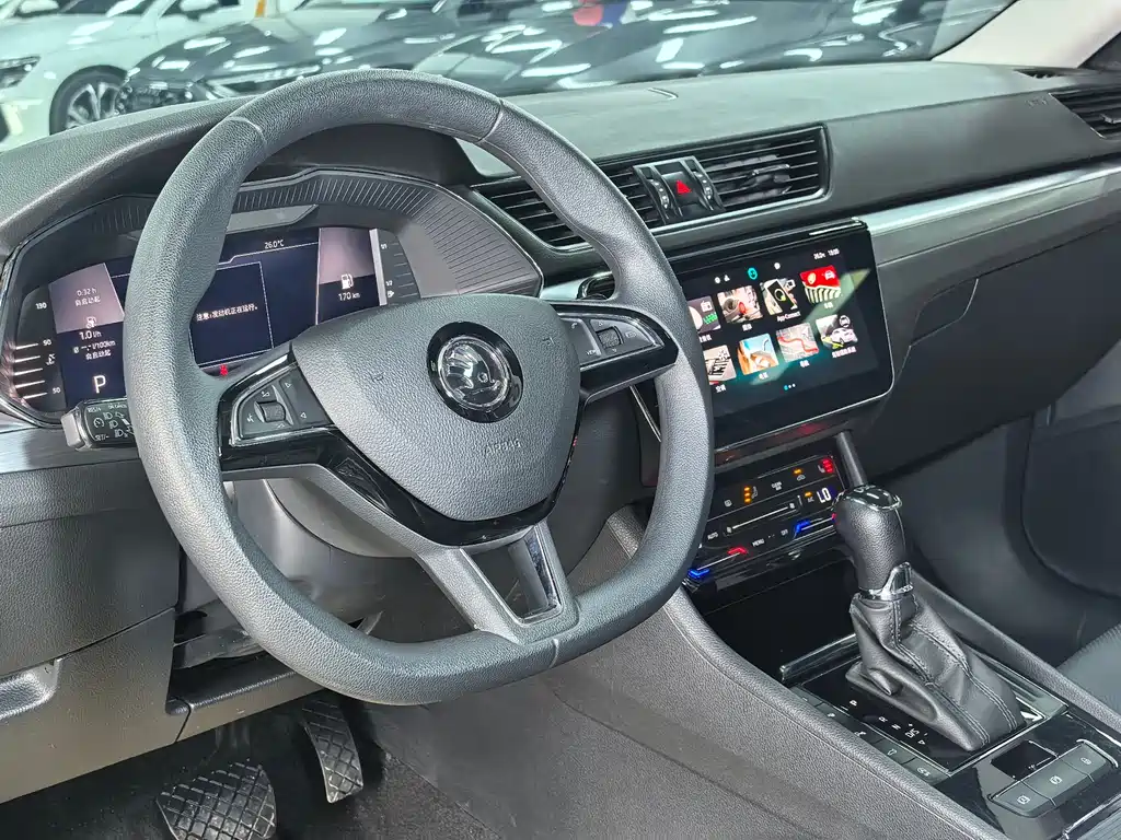 Skoda Superb 2023 — фото 10