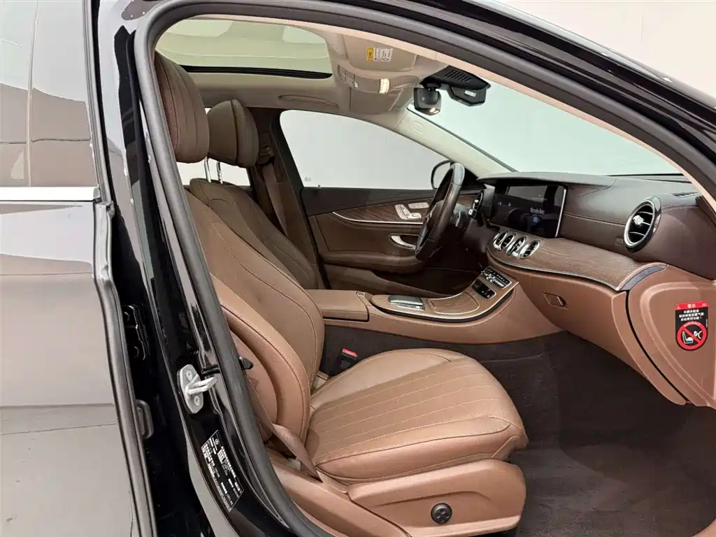 Mercedes-Benz E-Class 2023 — фото 19