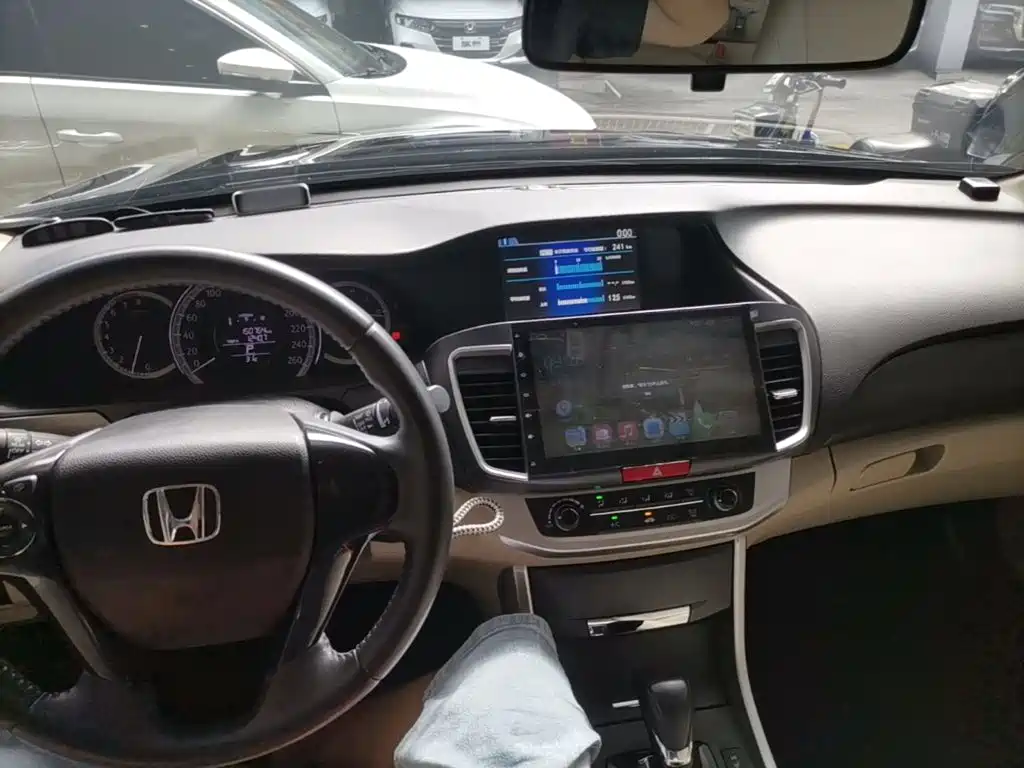 Honda Accord 2015 — фото 10