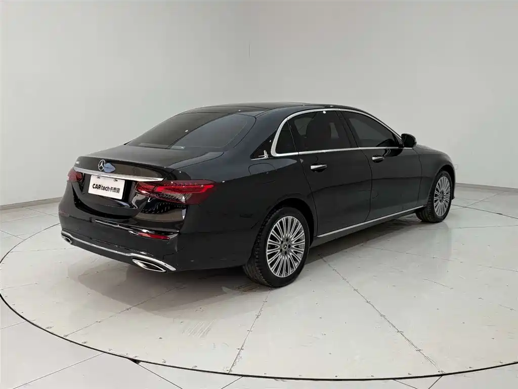Mercedes-Benz E-Class 2023 — фото 8