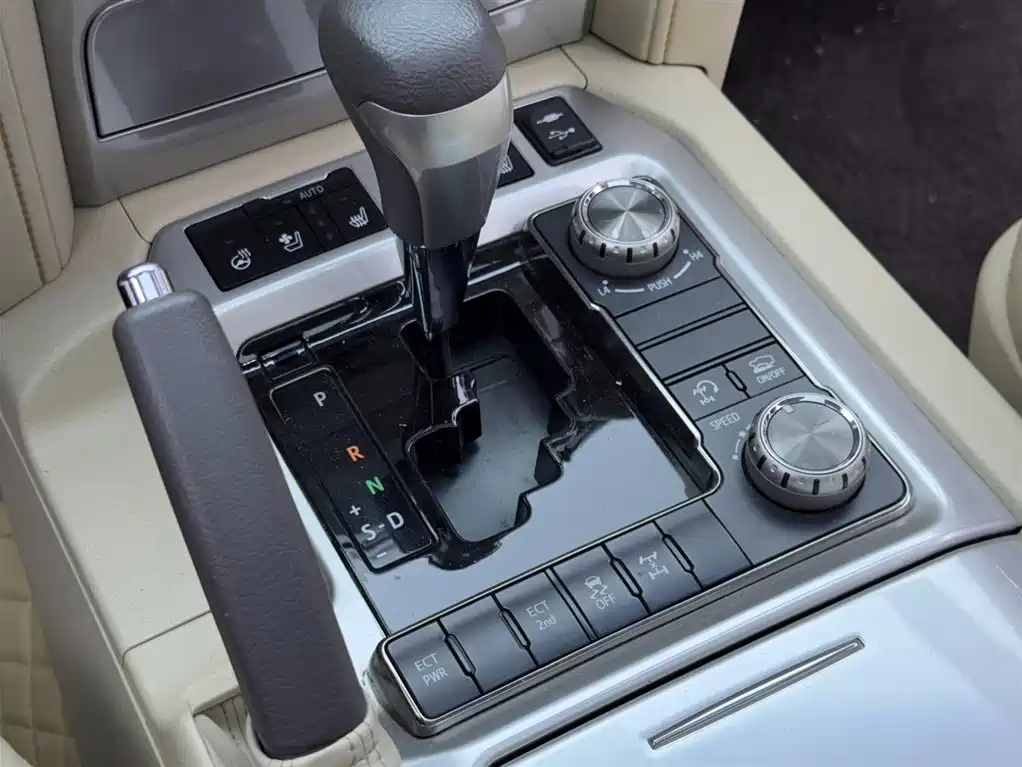 Toyota Land Cruiser 2019 — фото 16