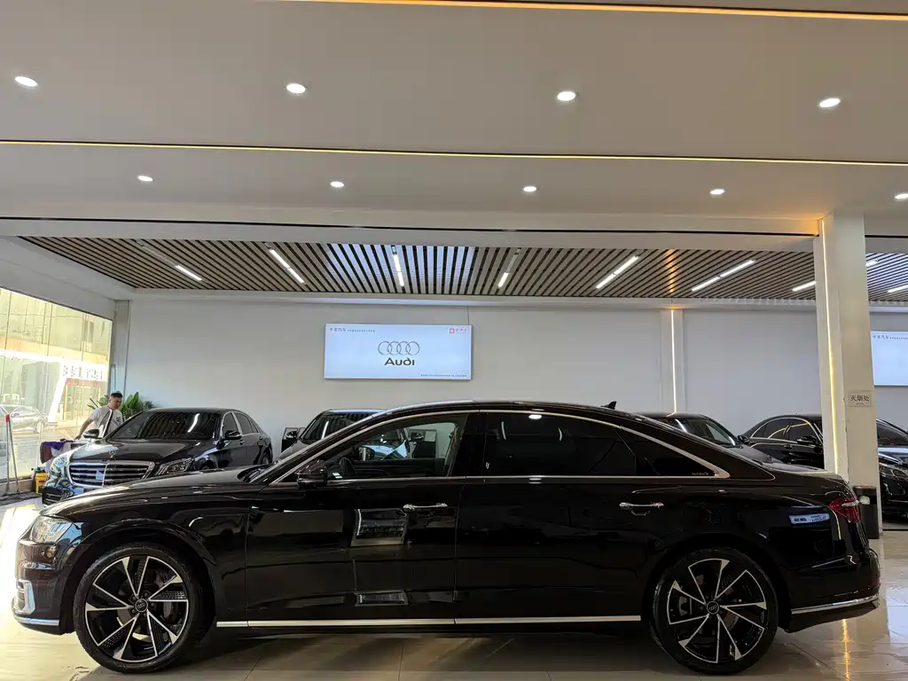 Audi A8 2019 — фото 2