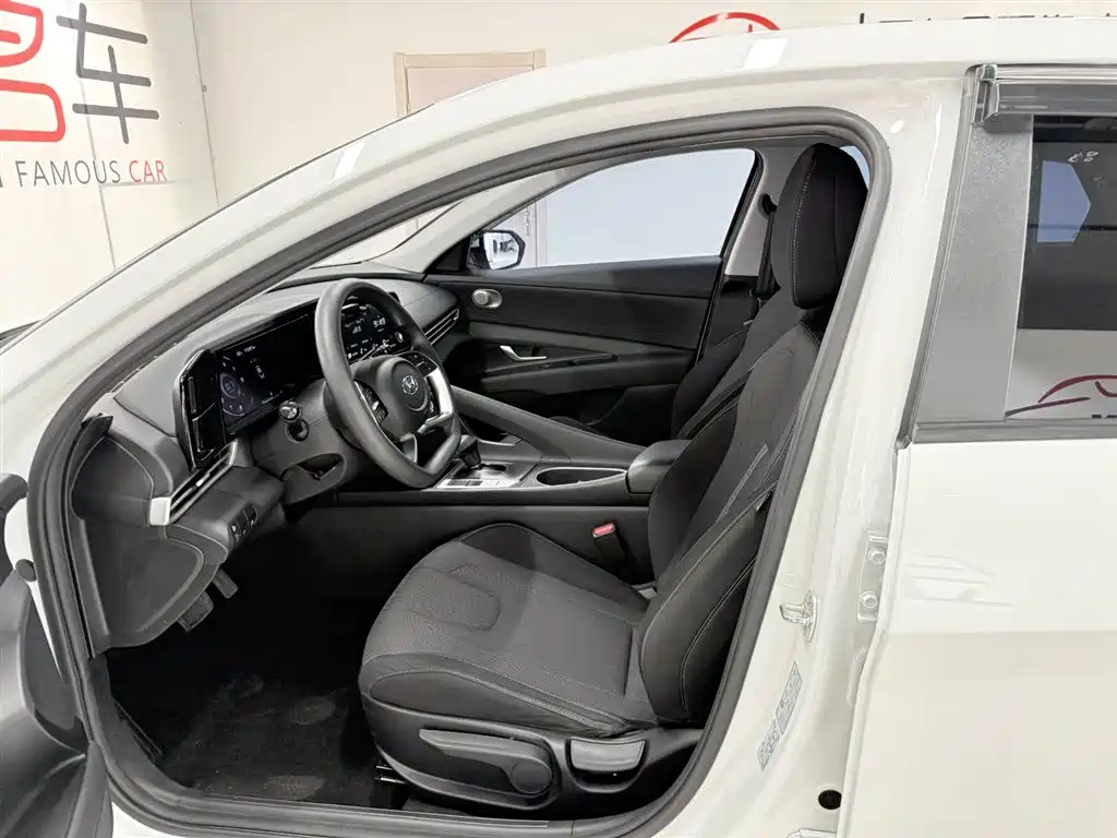 Hyundai Elantra 2023 — фото 7