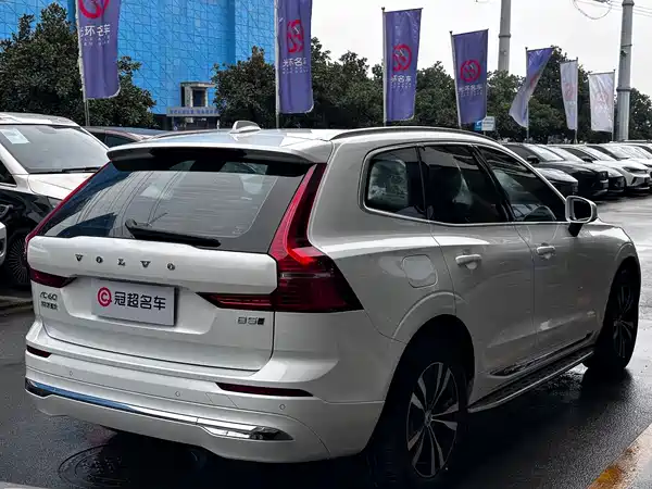 Volvo XC60 2022