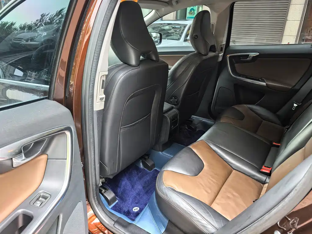 Volvo XC60 2015 — фото 10