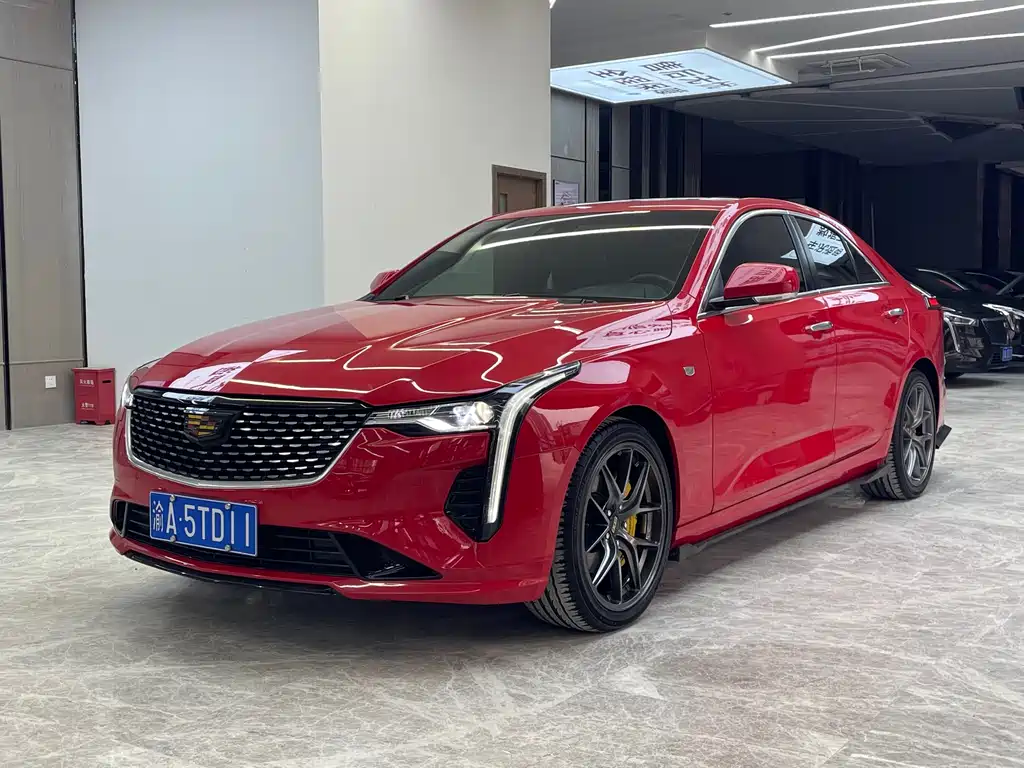 Cadillac CT4 2022 — фото 1