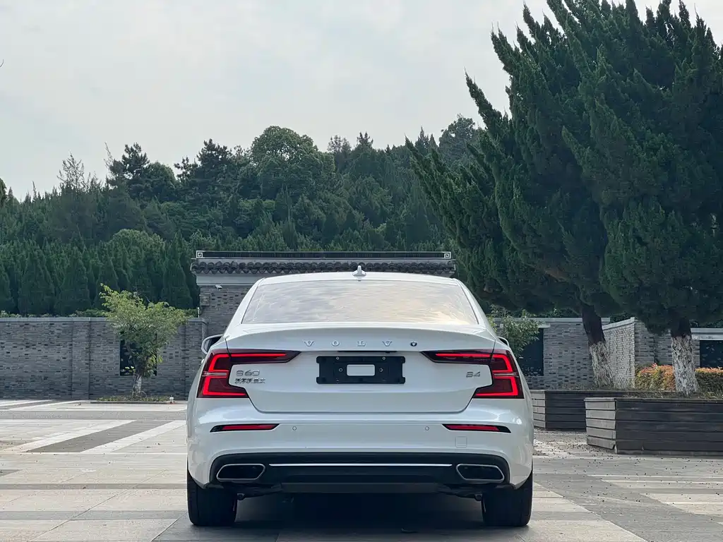 Volvo S60 2021 — фото 17
