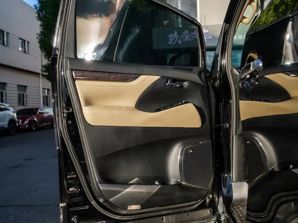 Toyota Alphard 2019 — фото 9