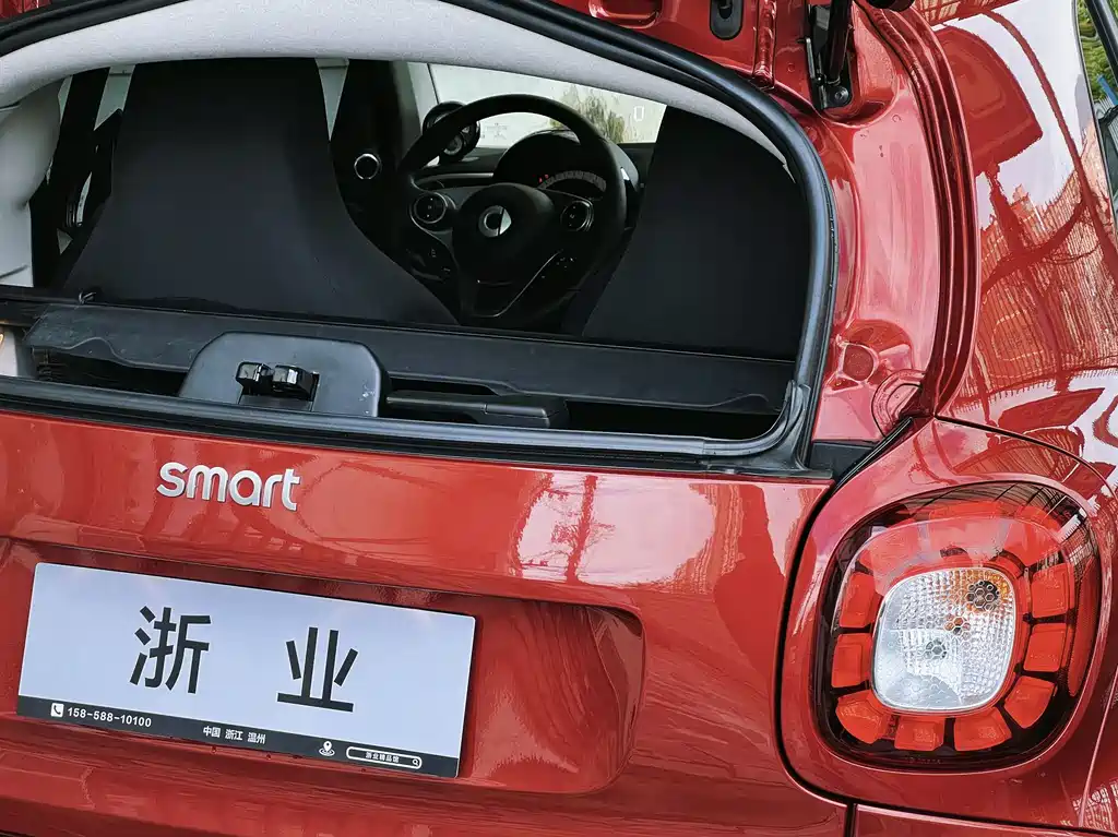 smart Fortwo 2018 — фото 17