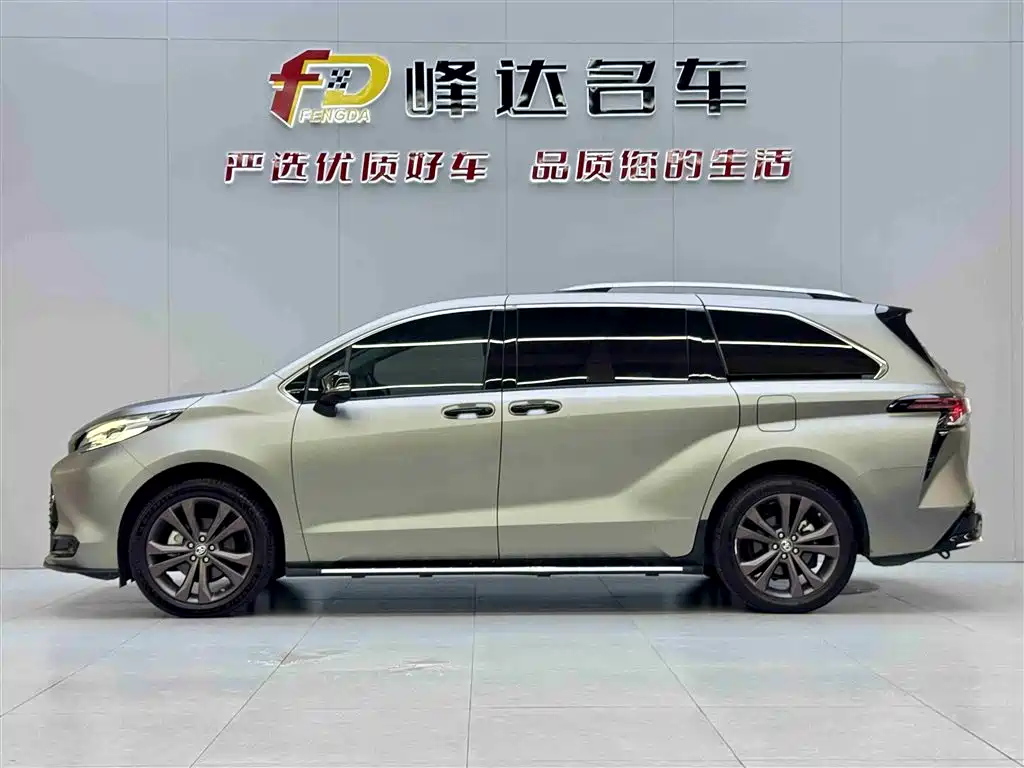 Toyota Sienna 2022 — фото 3