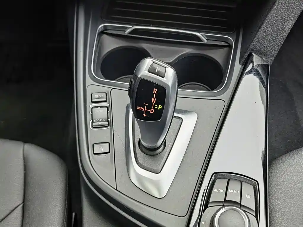 BMW 3 Series 2017 — фото 13