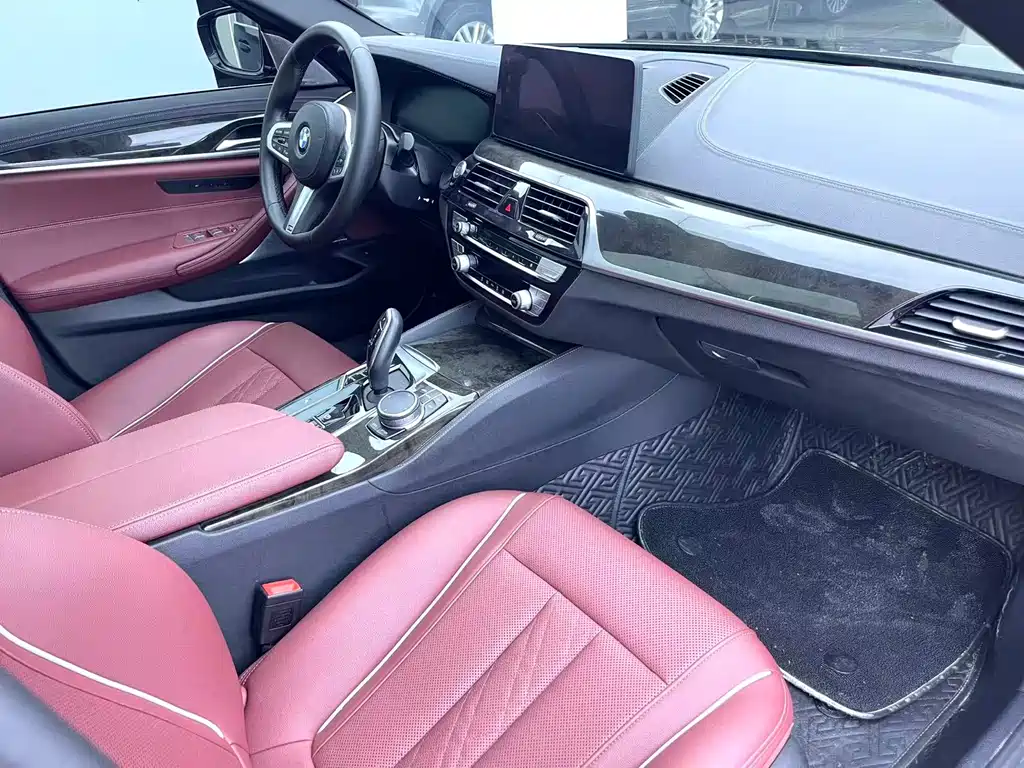 BMW 5 Series 2022 — фото 10