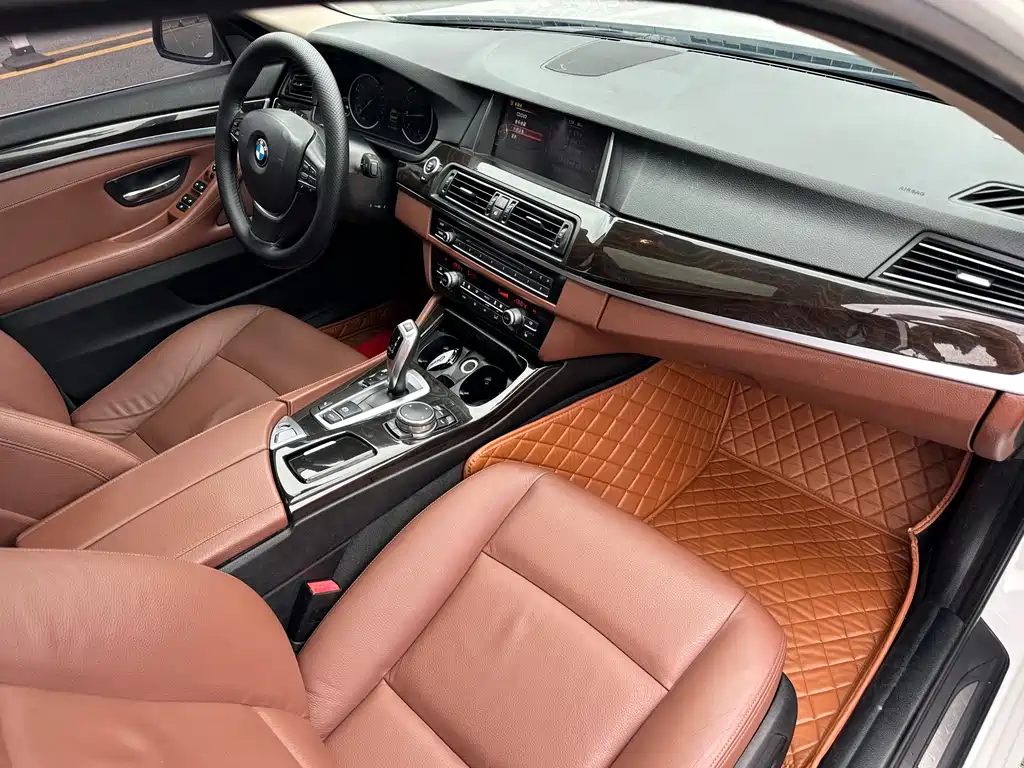 BMW 5 Series 2015 — фото 13
