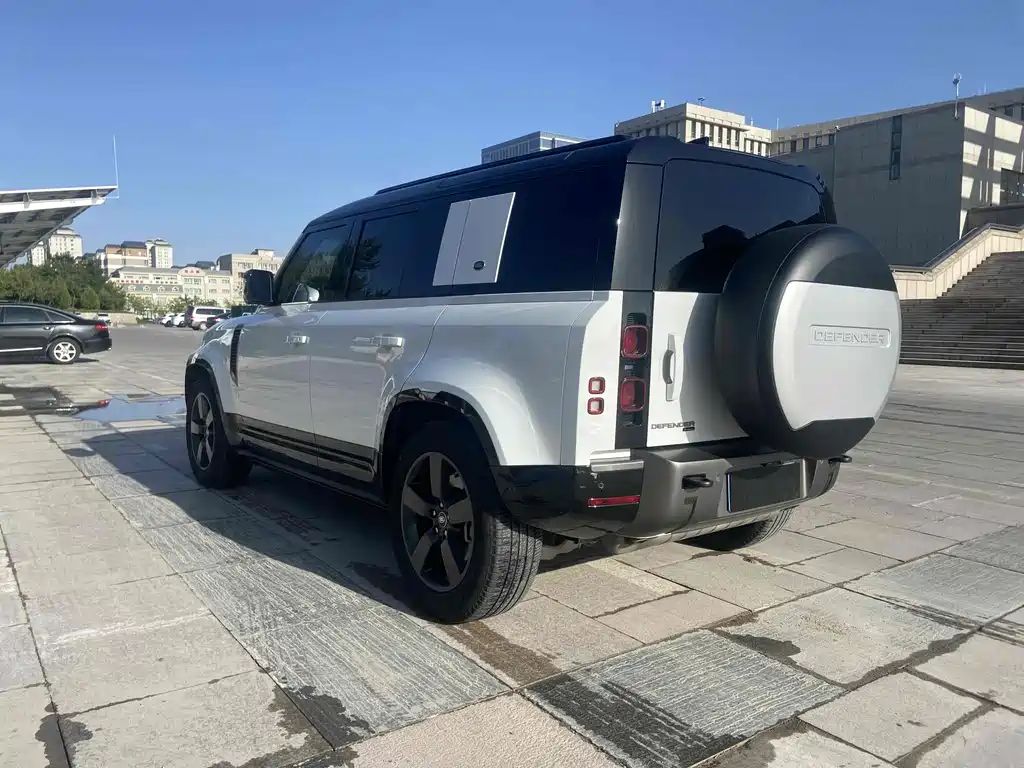 Land Rover Defender 2023 — фото 15