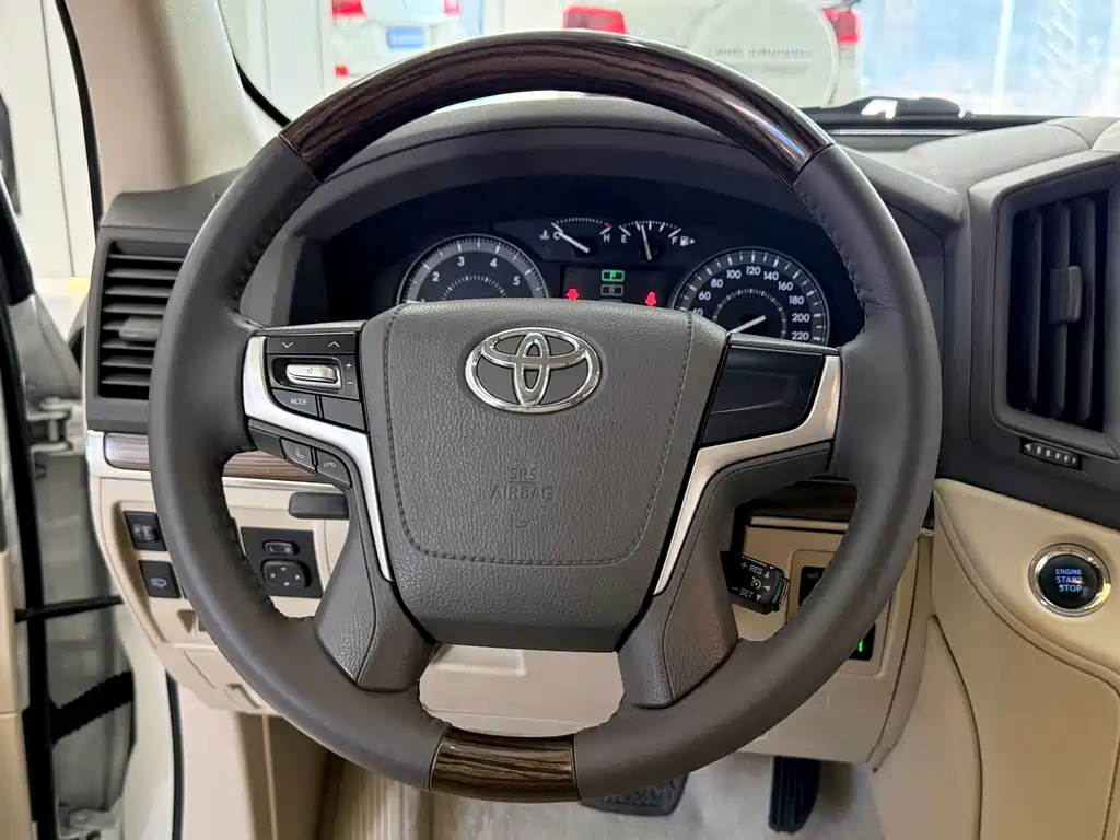 Toyota Land Cruiser 2020 — фото 8