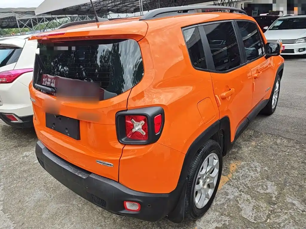 Jeep Renegade 2016 — фото 7