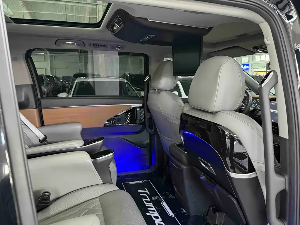 GAC Motor Trumpchi M8 2023 — фото 17