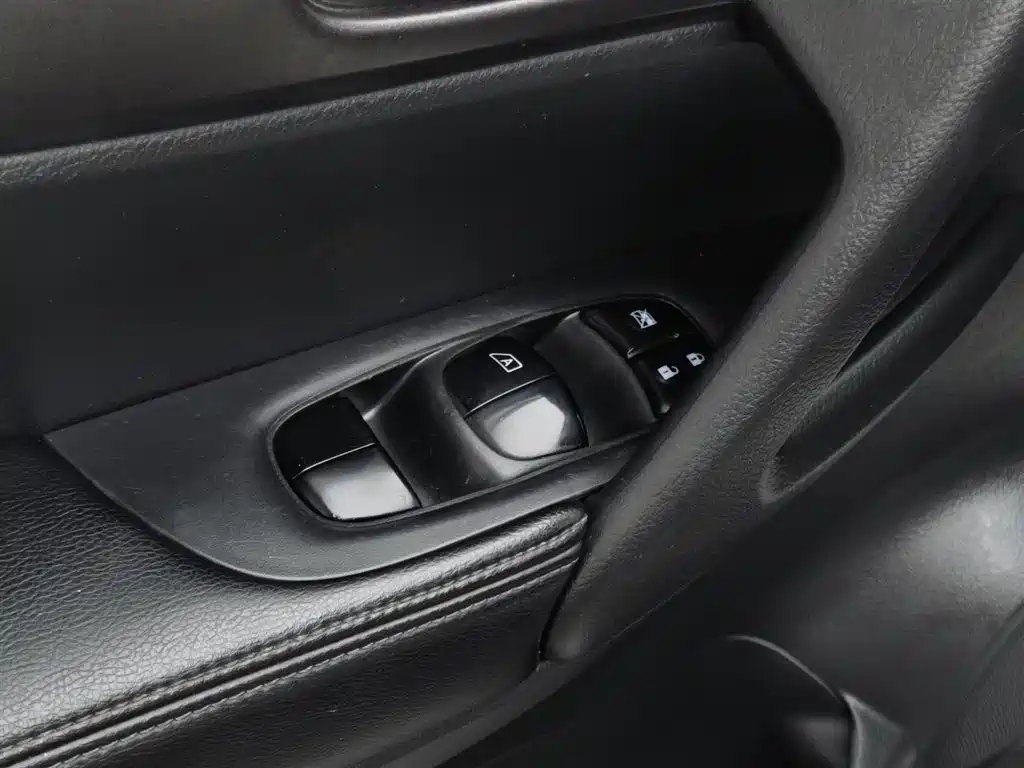 Nissan X-Trail 2016 — фото 9