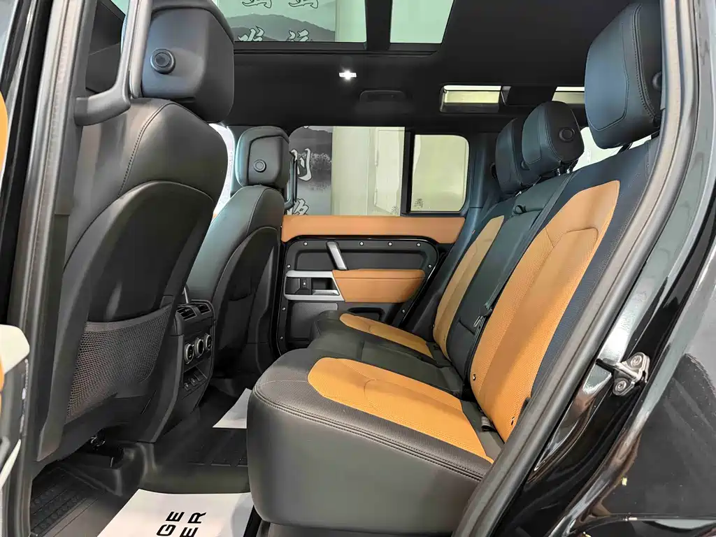 Land Rover Defender 2024 — фото 16