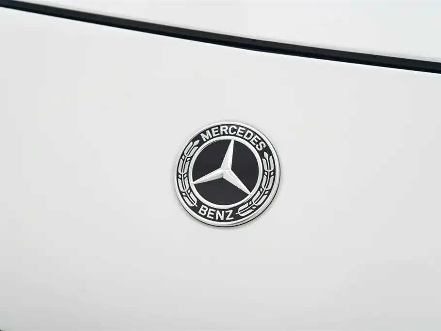 Mercedes-Benz C-Class 2025 — фото 9