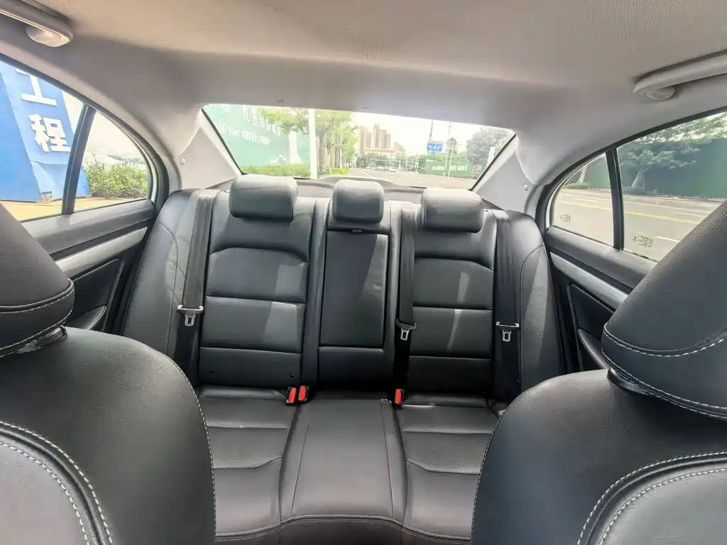 Geely Emgrand 2020 — фото 10