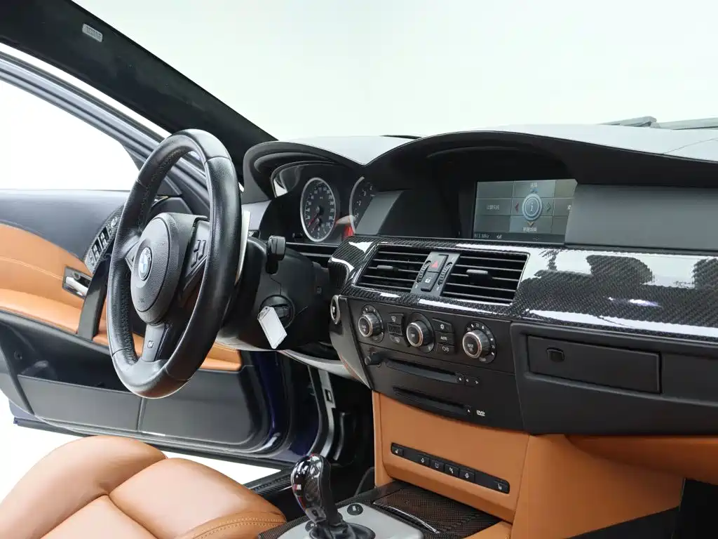 BMW M5 2006 — фото 12